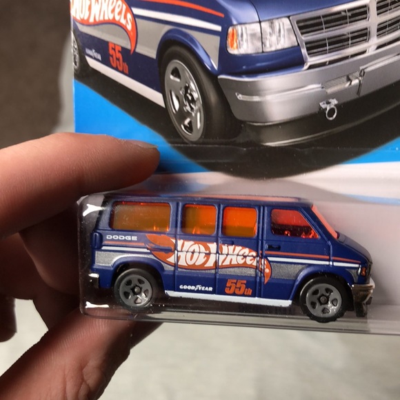 HW Dodge Van - Picture 3 of 9
